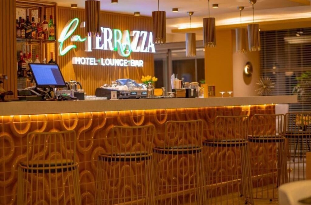 LA TERRAZZA HOTEL 10/60