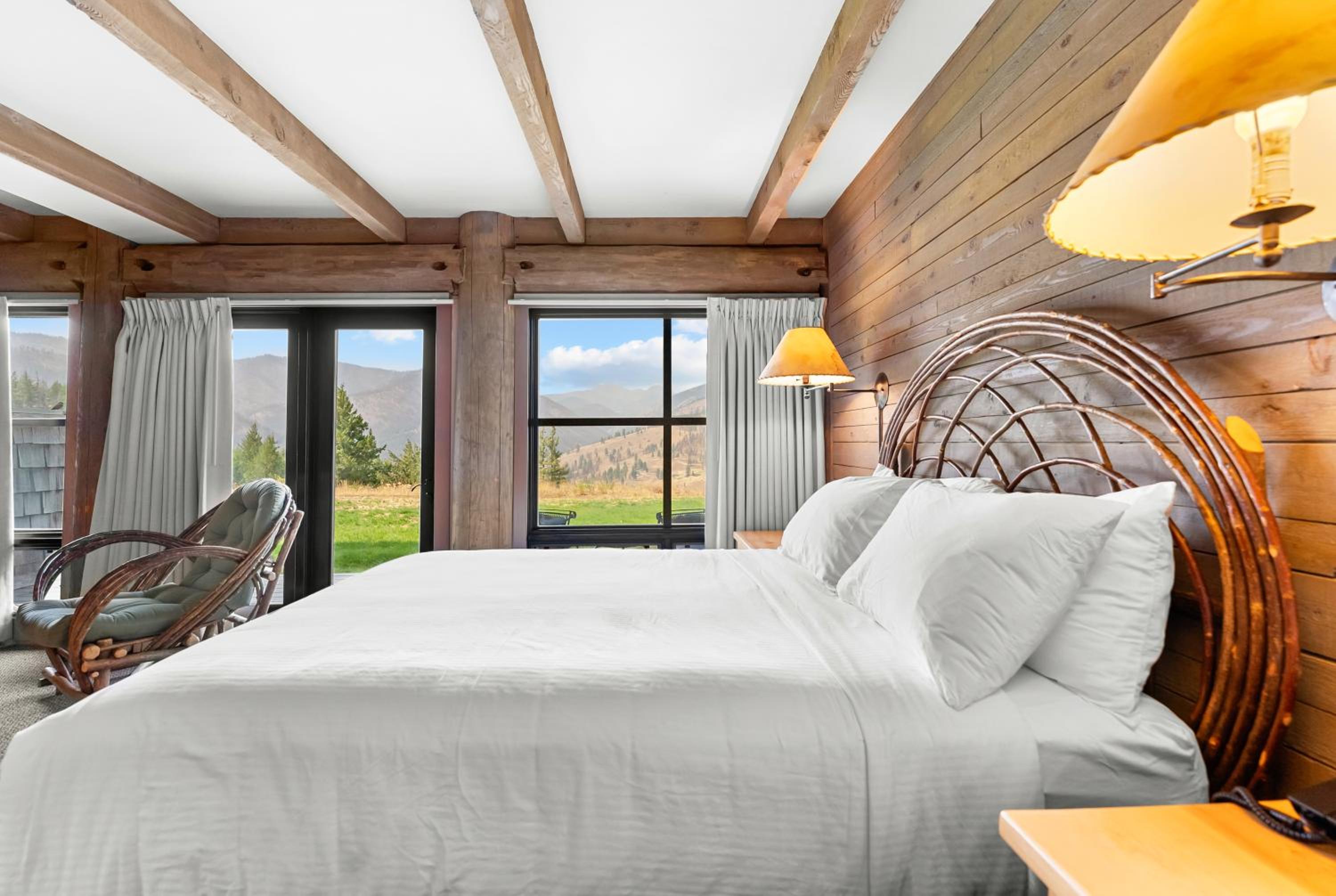 Garden, Queen Bed, Patio