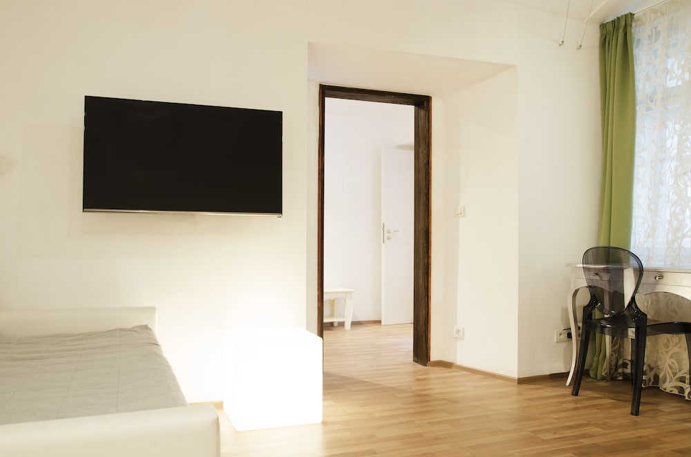 Dolce Vita Suites Hotel 38/48