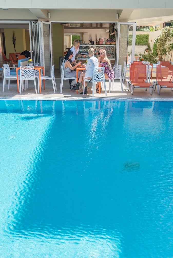 Majestic Hotel Adults Only 21/24