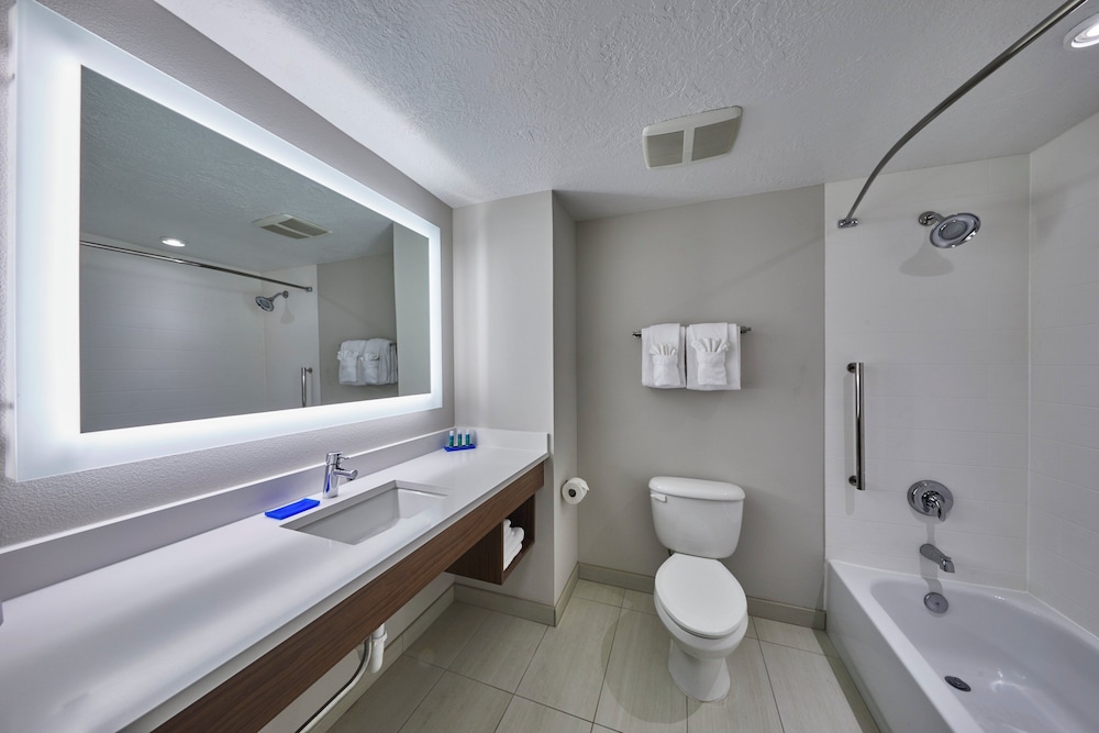 غرفة قياسية بسريرين كوين، Holiday Inn Express Hotel And Suites Medford Central Point 4/6