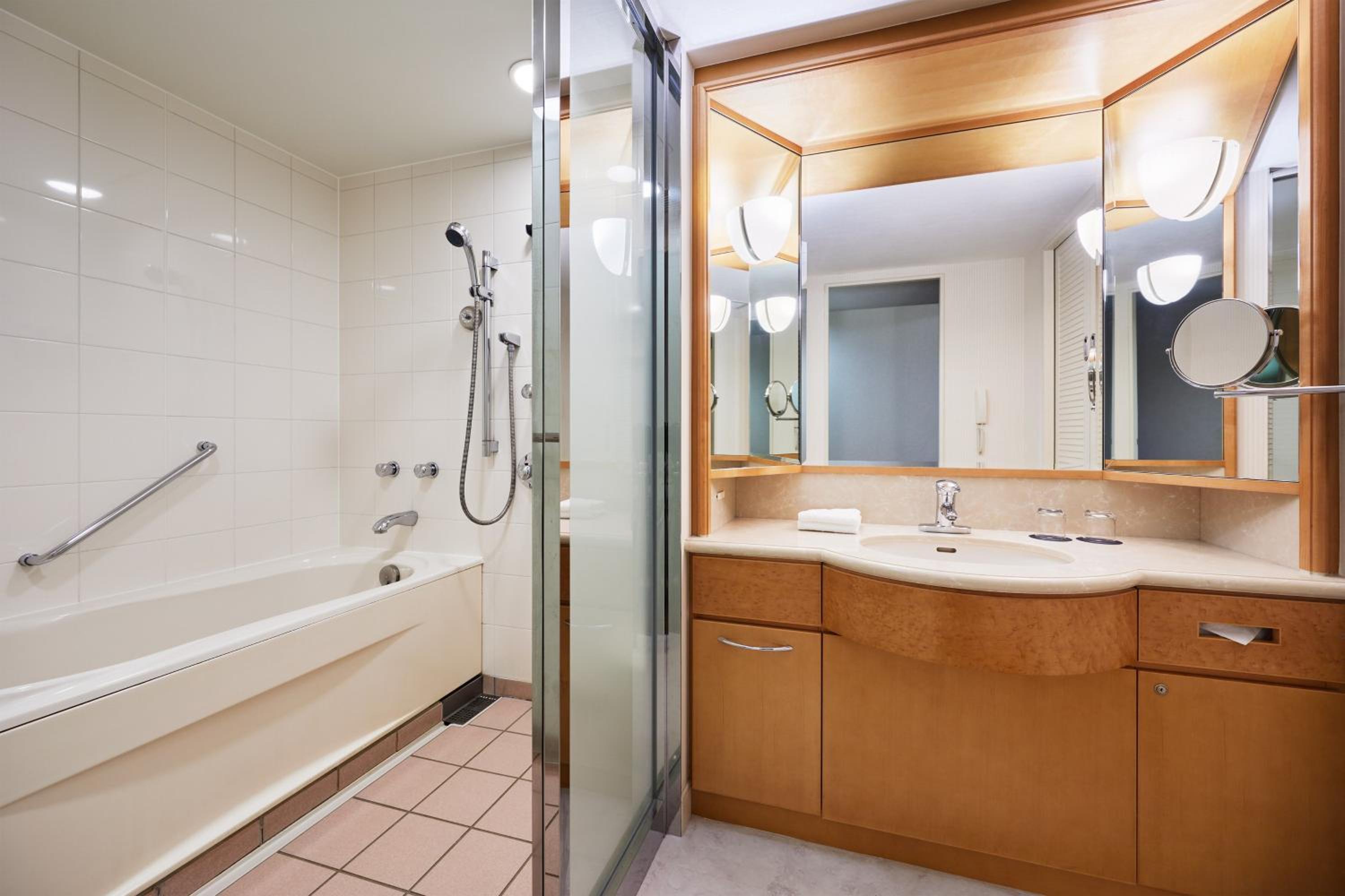 Grand, 4 Beds, Sheraton Grande Tokyo Bay Hotel 4/5