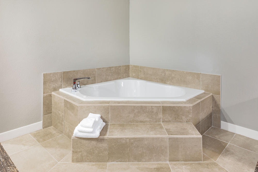Hawthorn Extended Stay by Wyndham Oklahoma City Airport 32/33