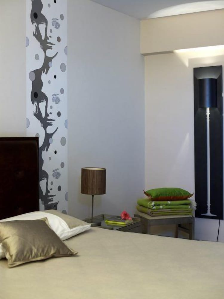 Belle Helene Hotel 14/45