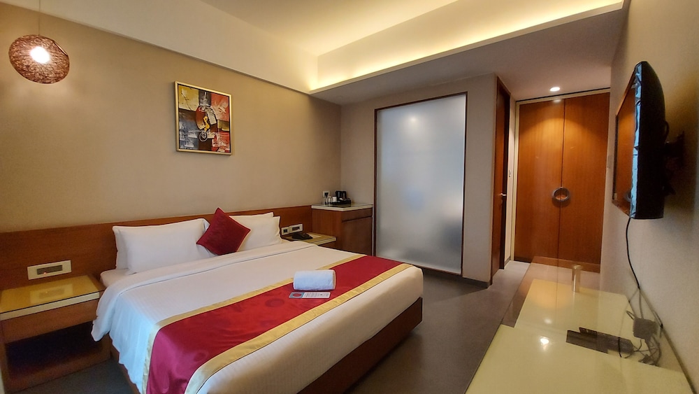 The Byke Delotel, Borivali 11/39