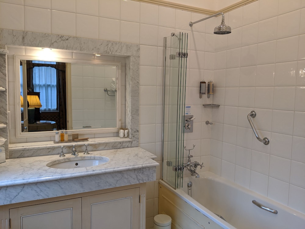 Cotswold Lodge Hotel 17/64