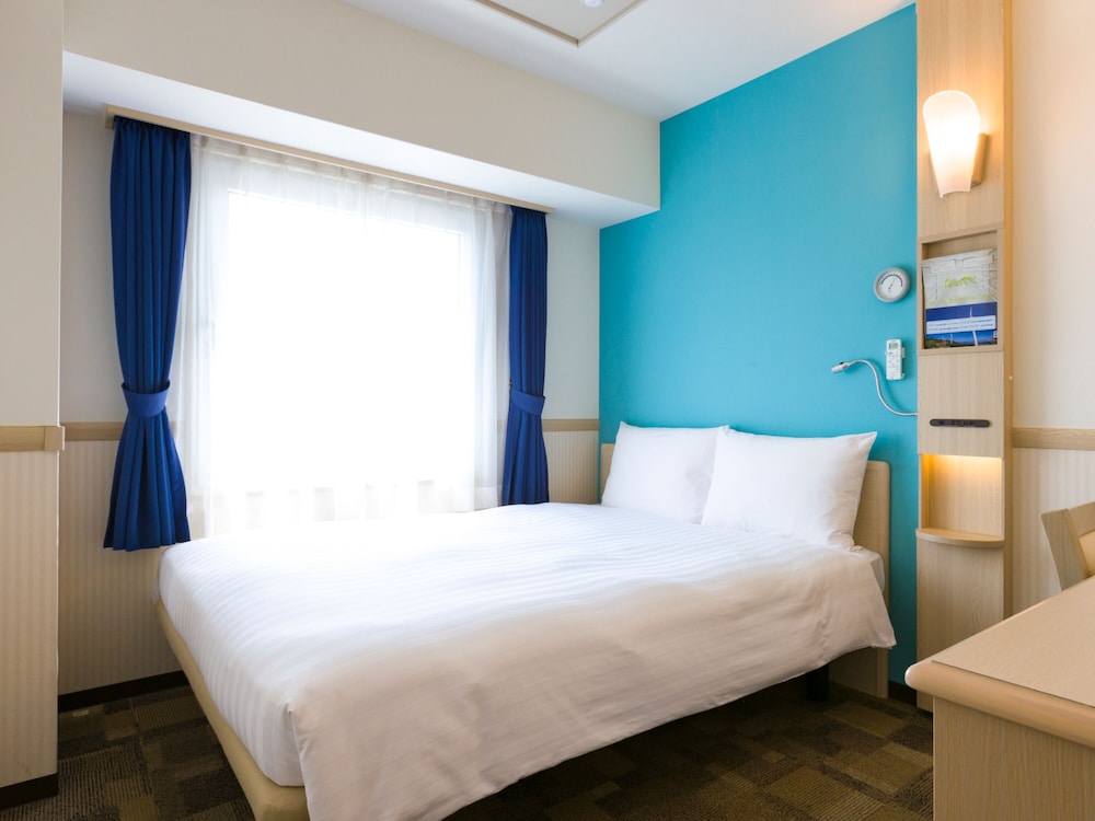 ECONOMY, DOUBLE BED, SMOKING