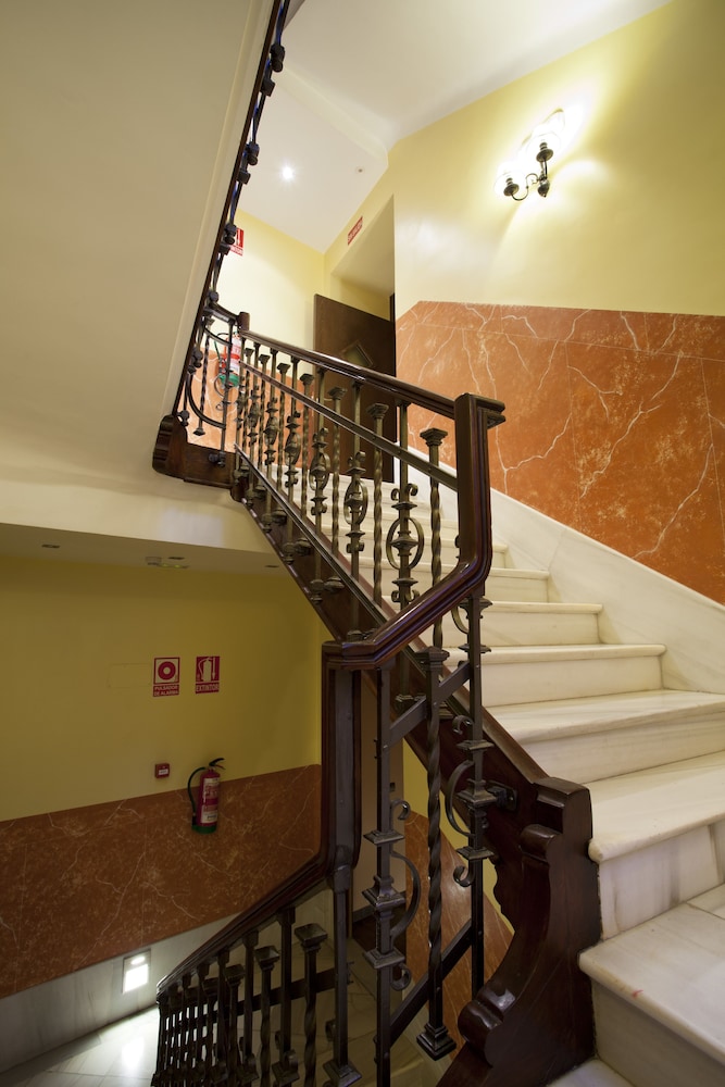 Suites Gran Via 44 Hotel 37/51