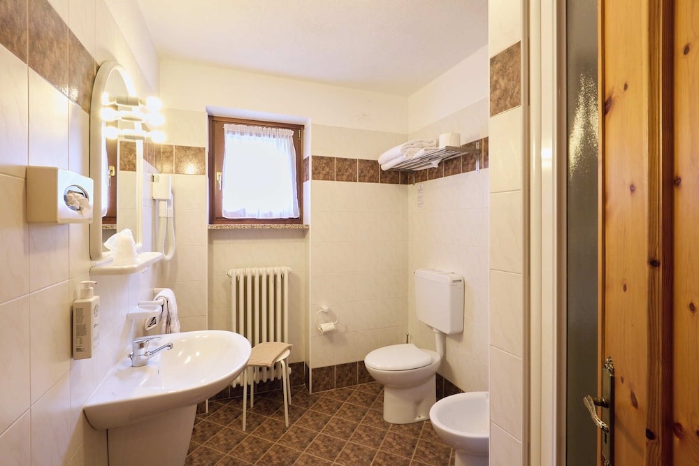 HOTEL BEAU SEJOUR 64/66