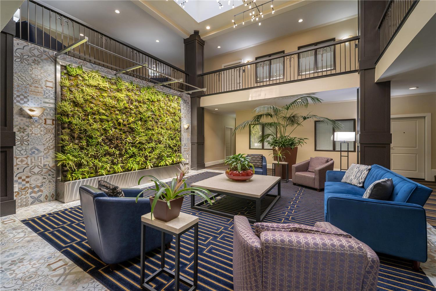 Best Western Plus Palm Court Hotel 24/42