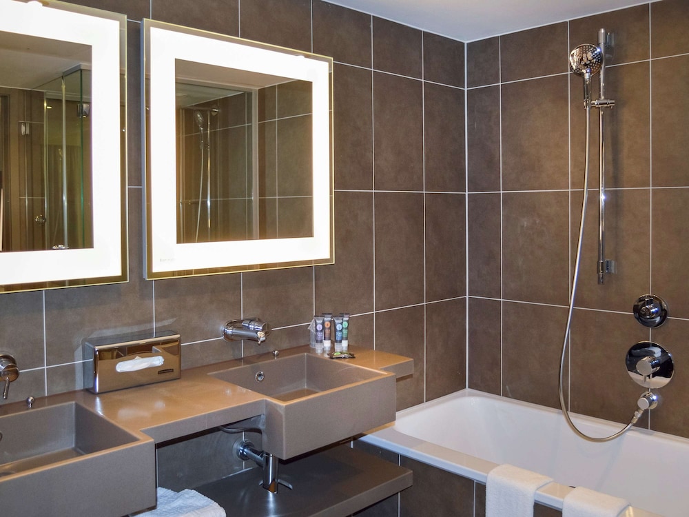 Novotel London Brentford 38/79