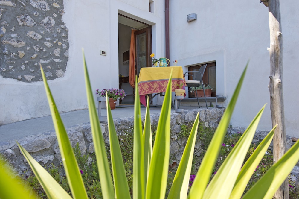 L Antico Borgo Dei Limoni 31/50