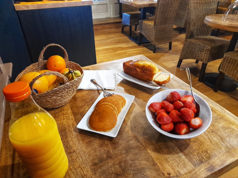 AUBERGE COTE JARDIN 42/56