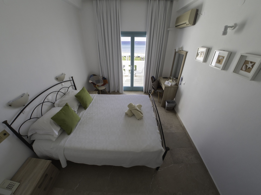 Amaryllis Beach Hotel 15/50