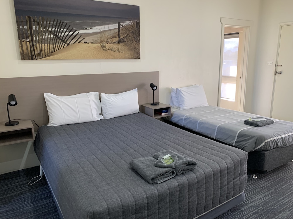 Robetown Motor Inn And Apartments 22/80