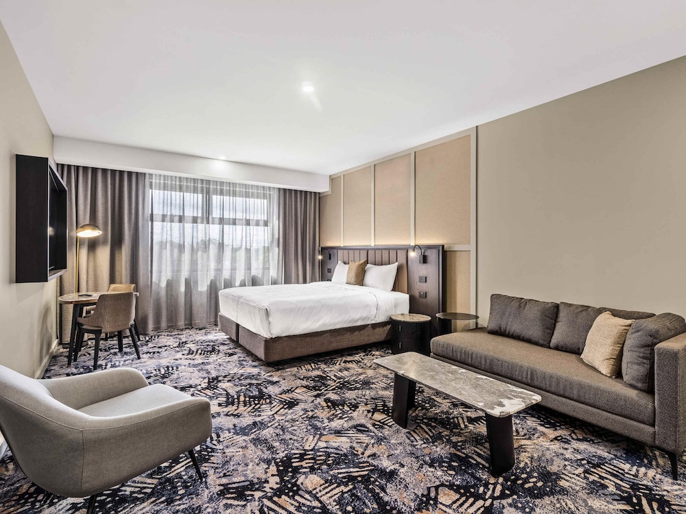 Mercure Pakenham 14/38