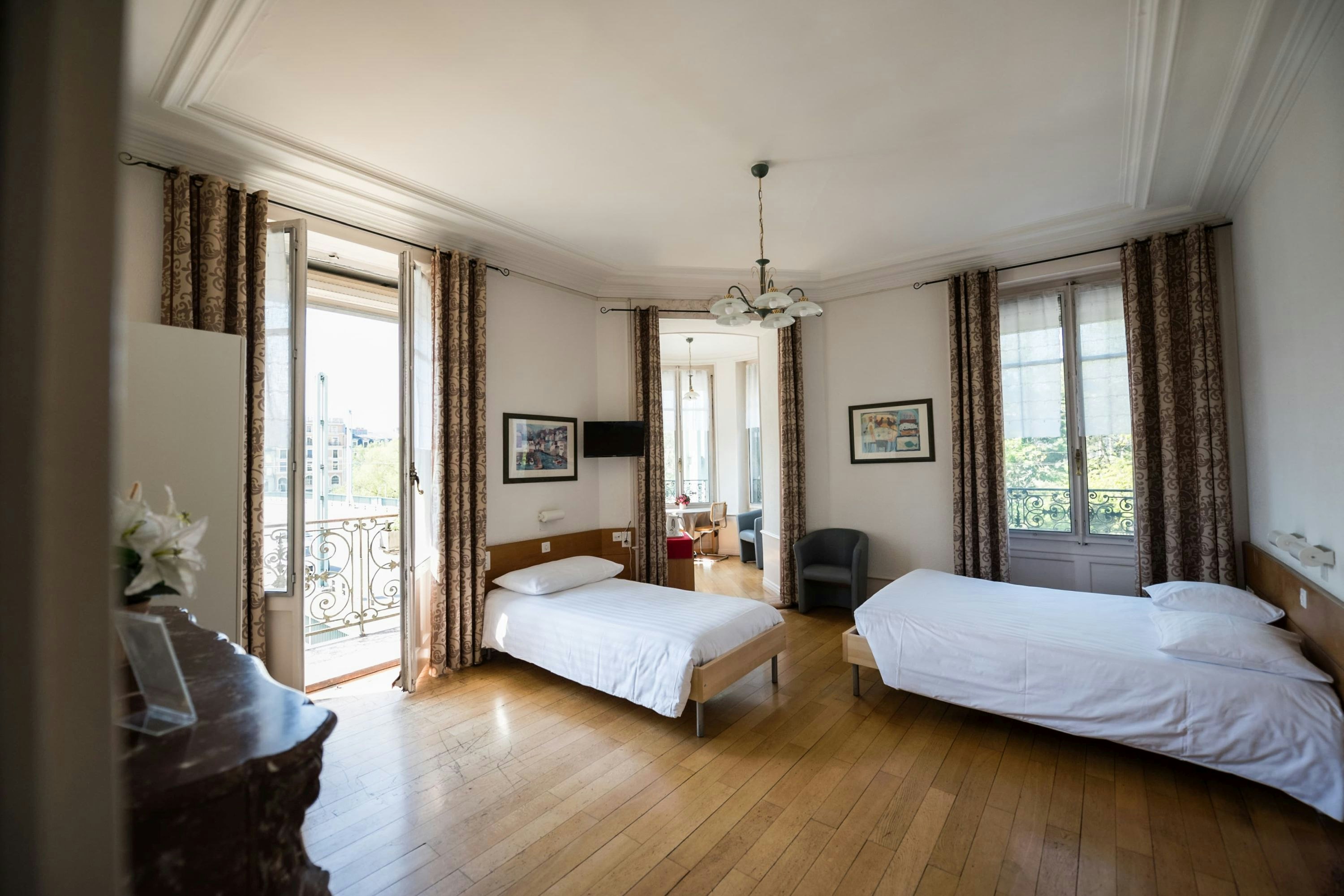 Hotel des Tourelles 10/26