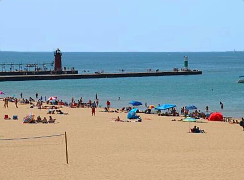 Holiday Inn Express - South Haven, an IHG Hotel 40/50