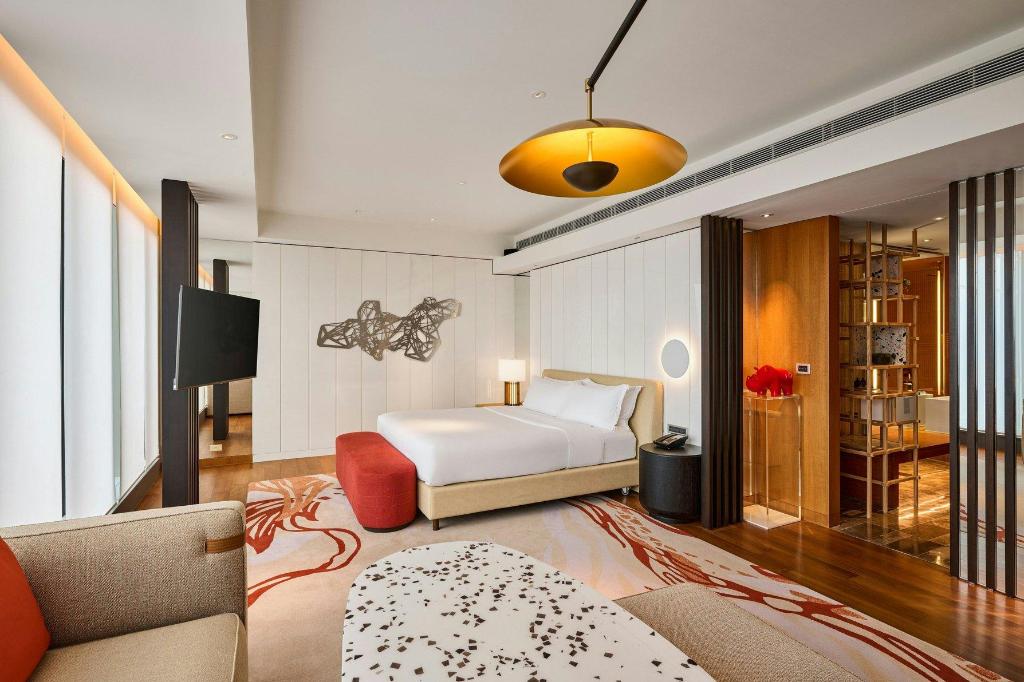 Cool, Guest Room, King Bed, City View, Corner