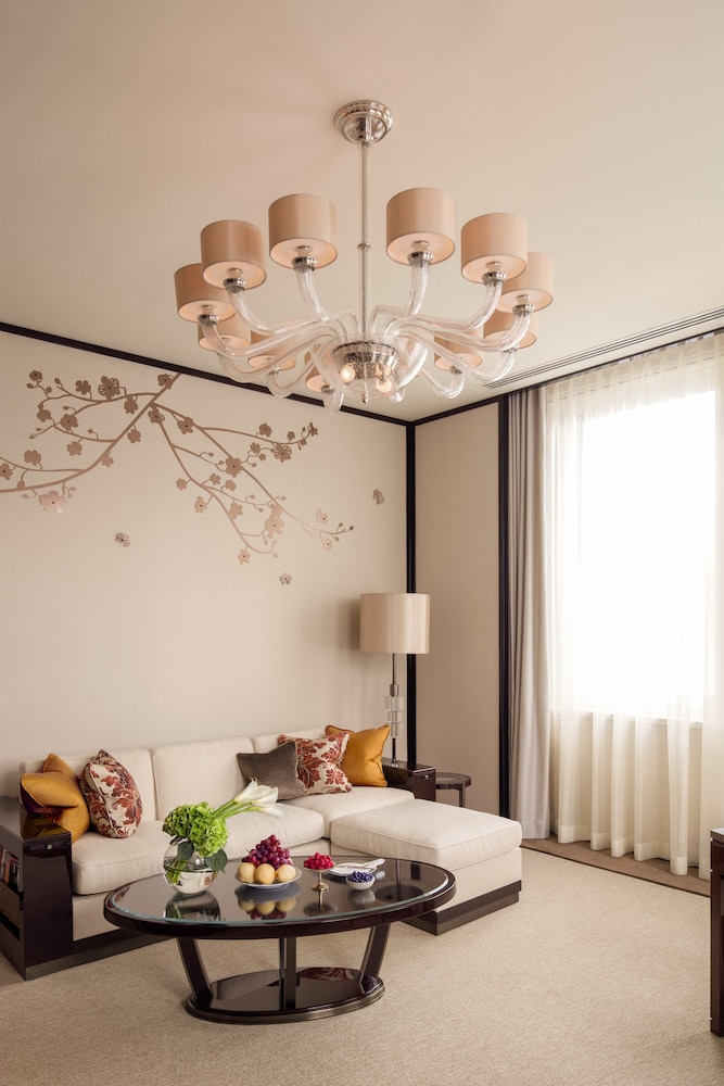 The Peninsula Hong Kong 40/44