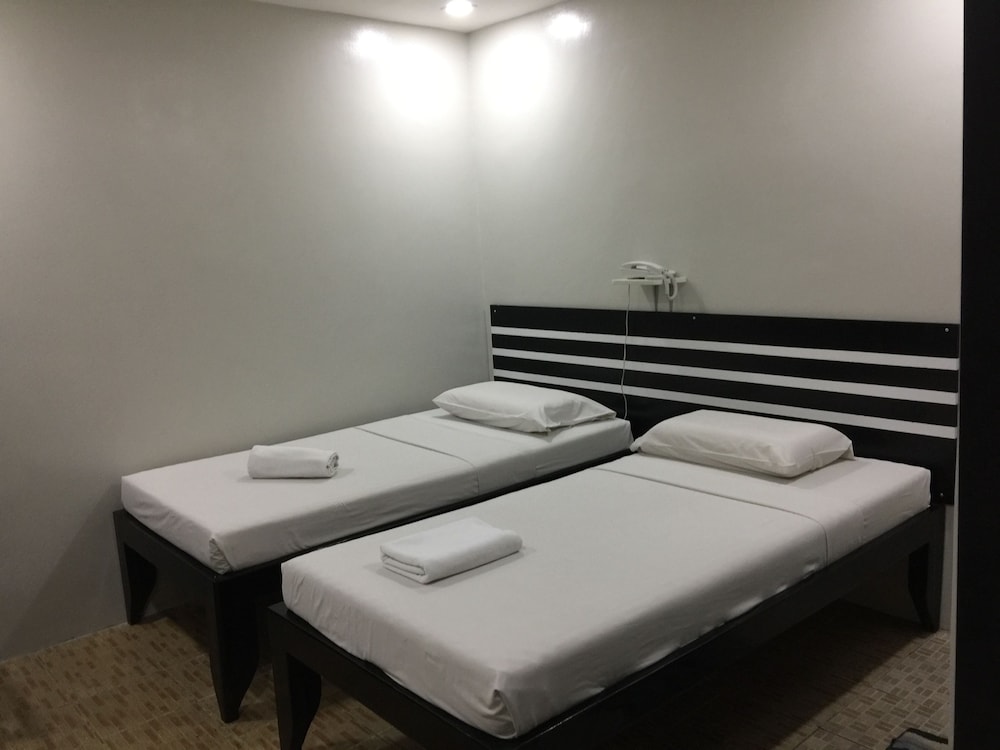 Sampaguita Suites Plaza Garcia 10/20
