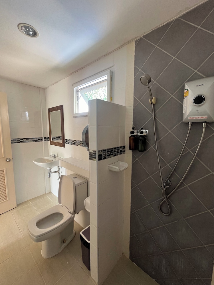 Baan Baramee Guesthouse 50/50