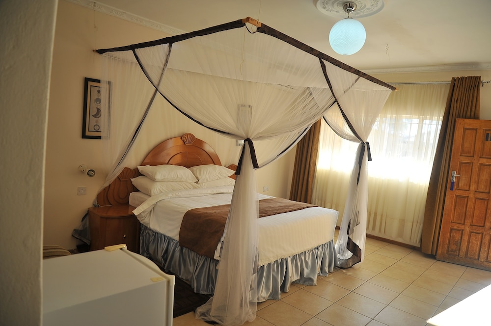 Anina's Executive Lodge 3/14