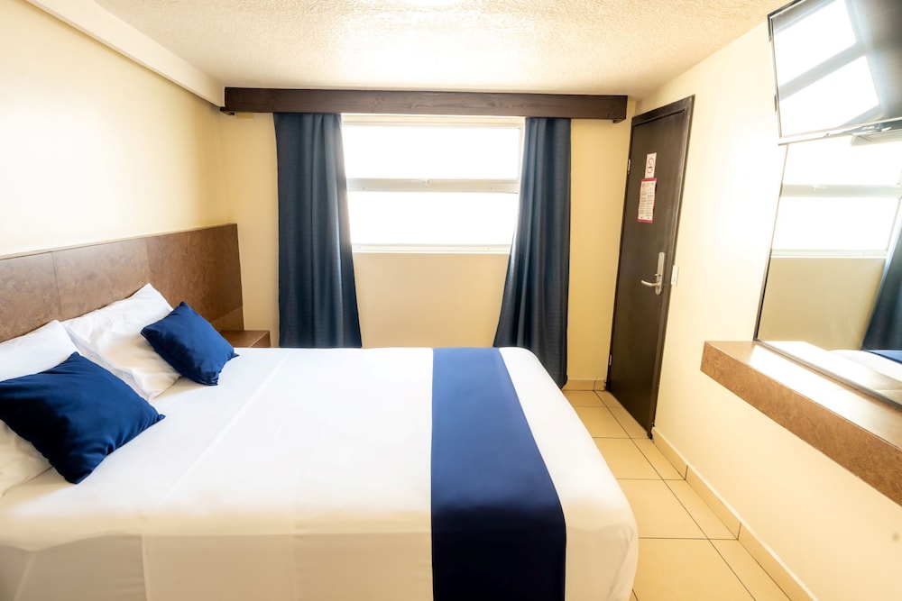 CAPITAL O Hotel Rose, Ensenada 7/48