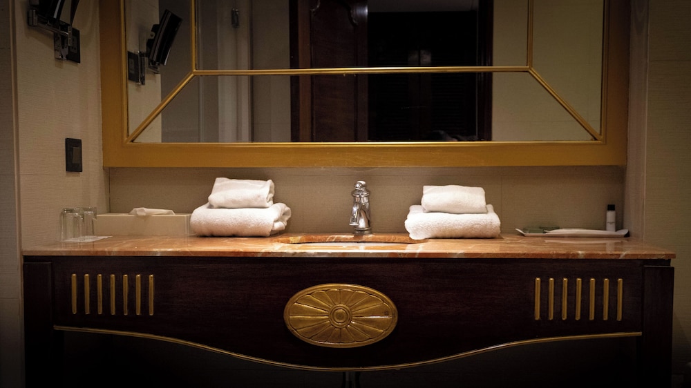 Golden Galaxy Hotels & Resorts 9/50