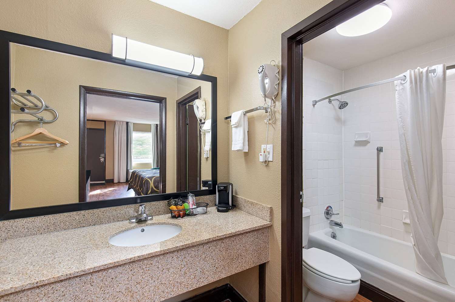Super 8 By Wyndham Kingsport 25/25
