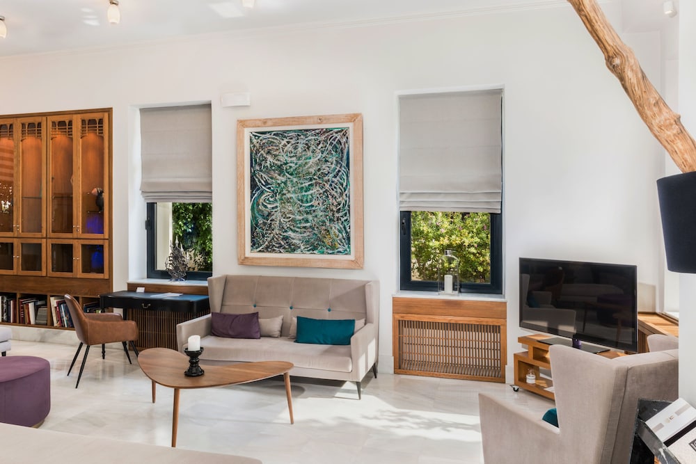 Avra City Boutique Hotel 35/43