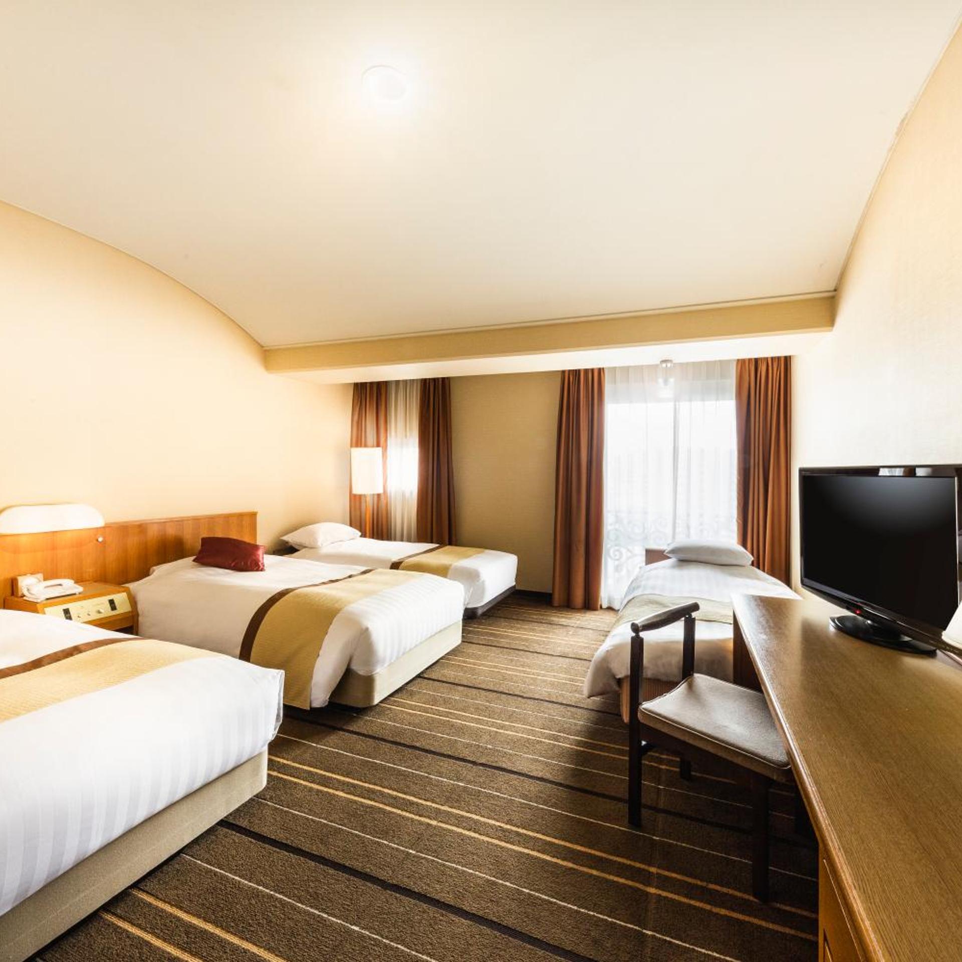 Room, Twin Beds, Two Extra Beds
