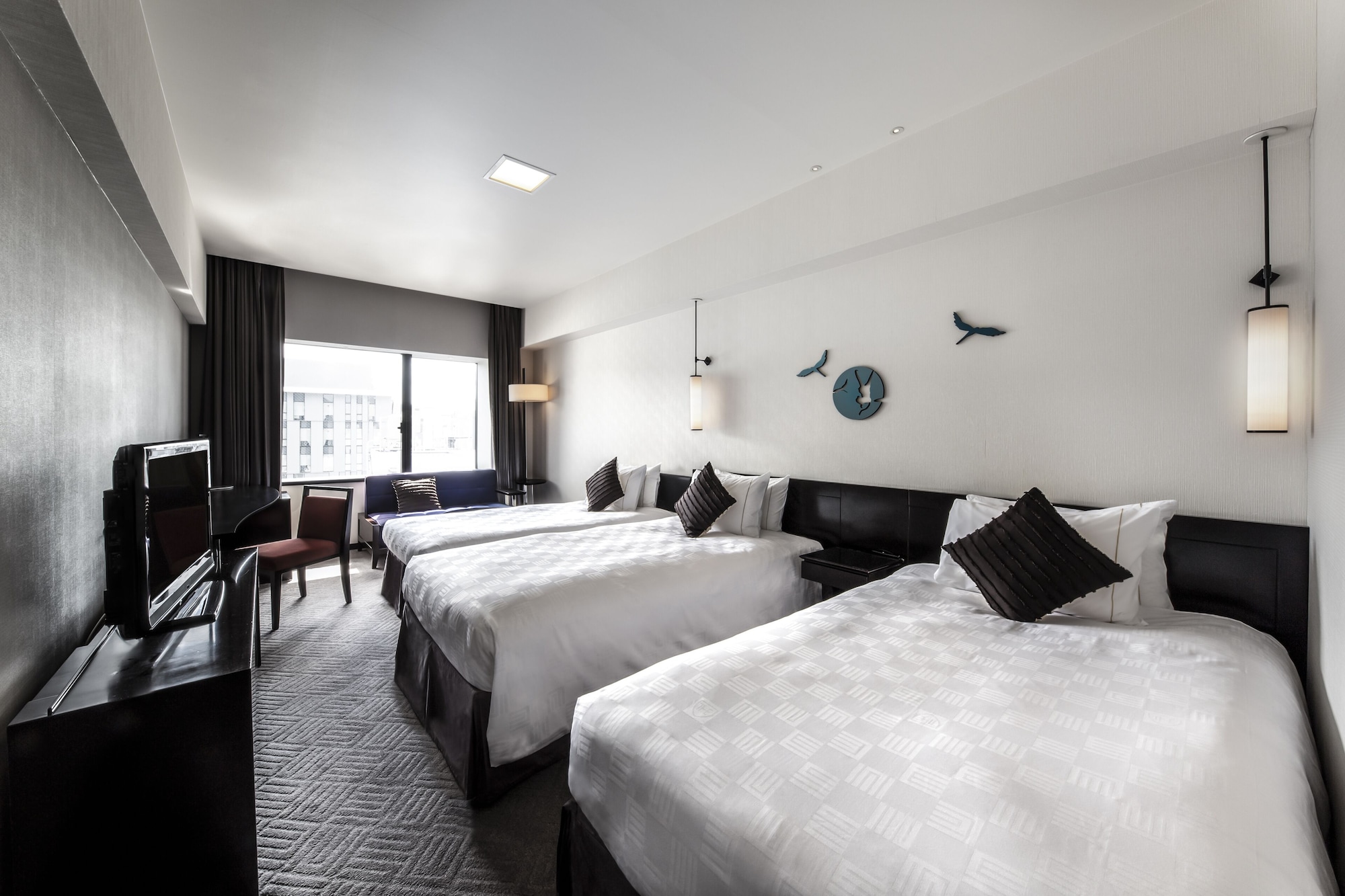 DELUXE, TWIN BEDS, WITH EXTRA BED, CORNER