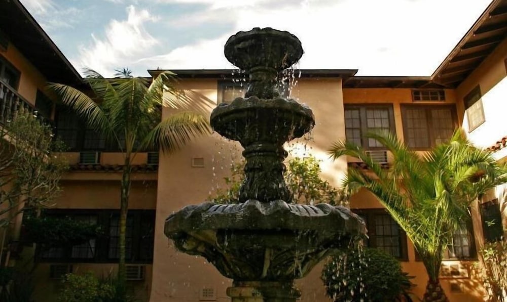 HISTORIC SANTA MARIA INN 6/67