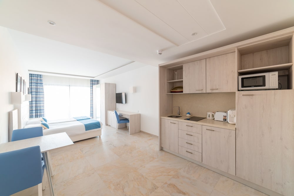 Ramla Bay Resort 12/72
