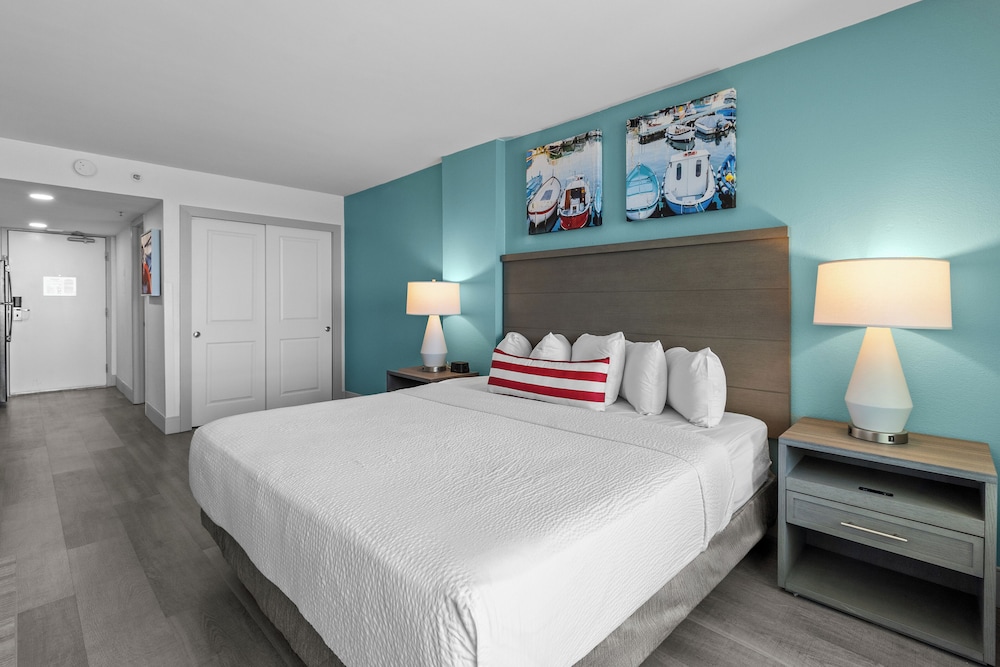 EFFICIENCY, PINNACLE, DELUXE, KING BED, OCEAN FRONT, SOFA