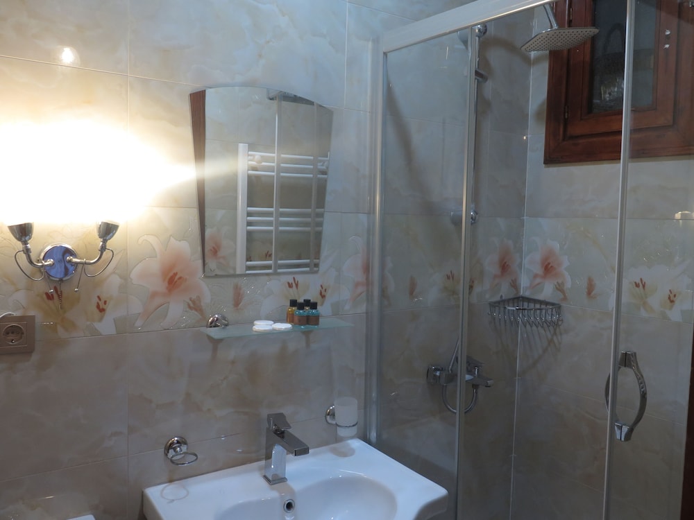 Nuray Hotel 53/54
