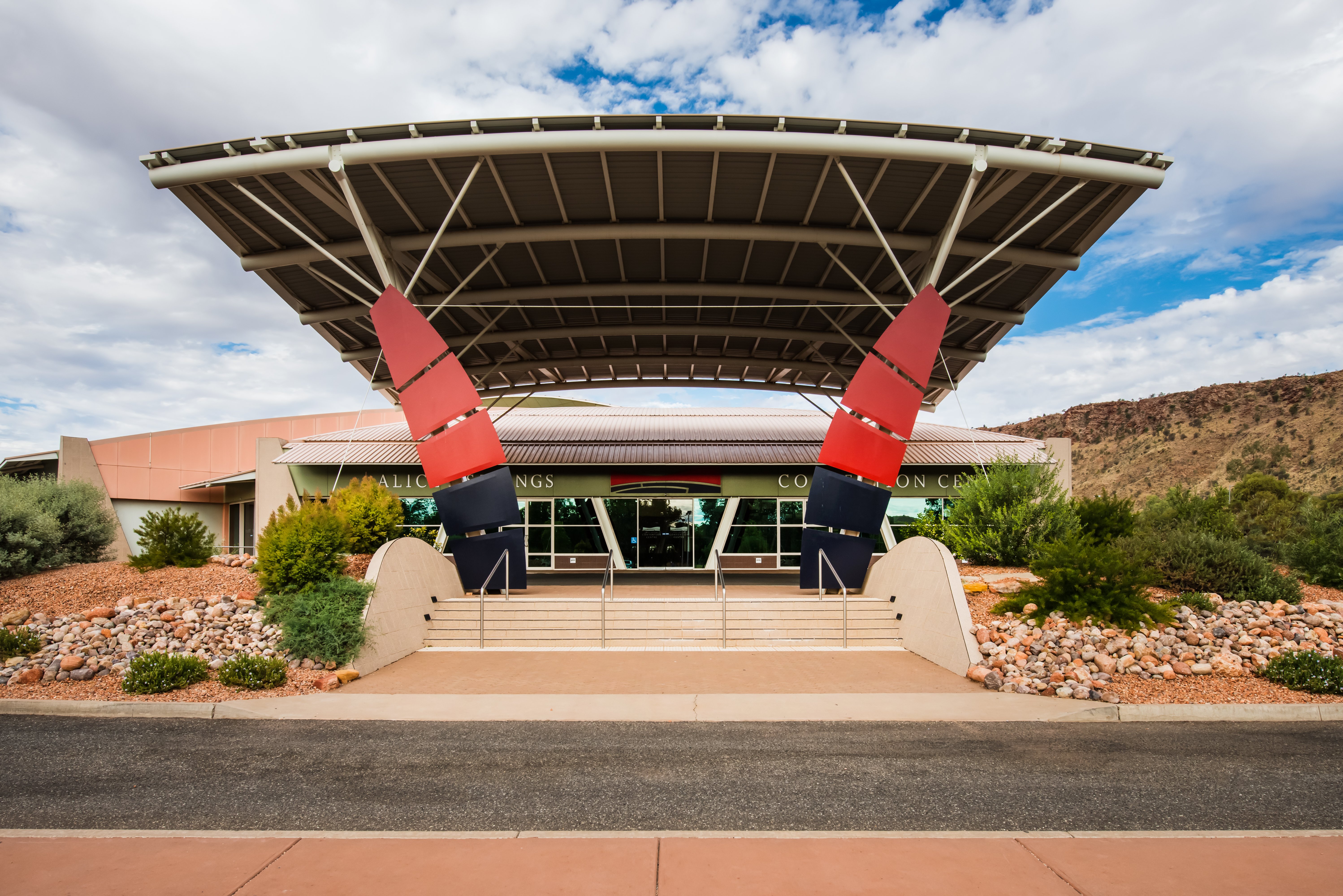 Crowne Plaza Alice Springs Lasseters 4/57