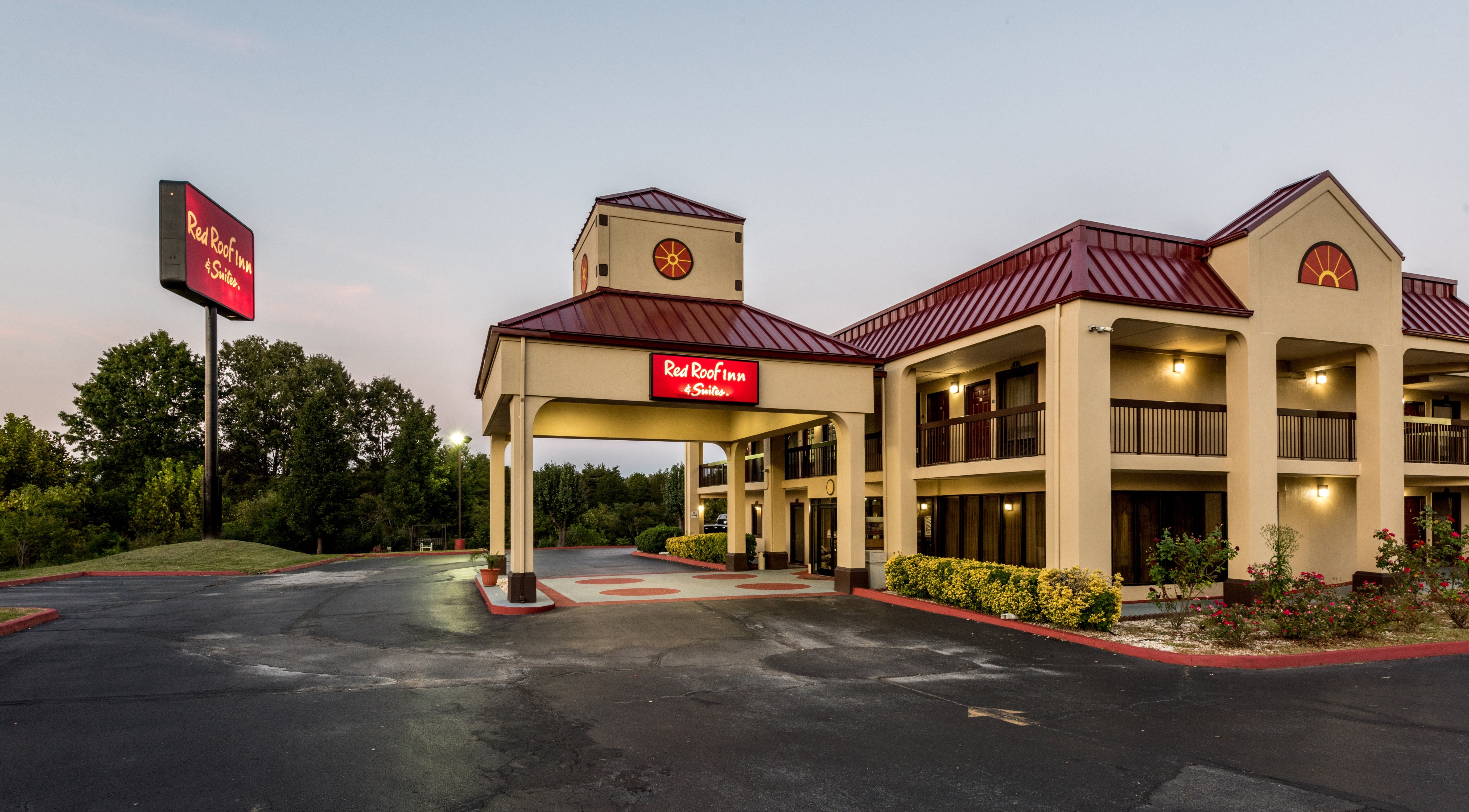 Red Roof Inn & Suites Clinton 38/41