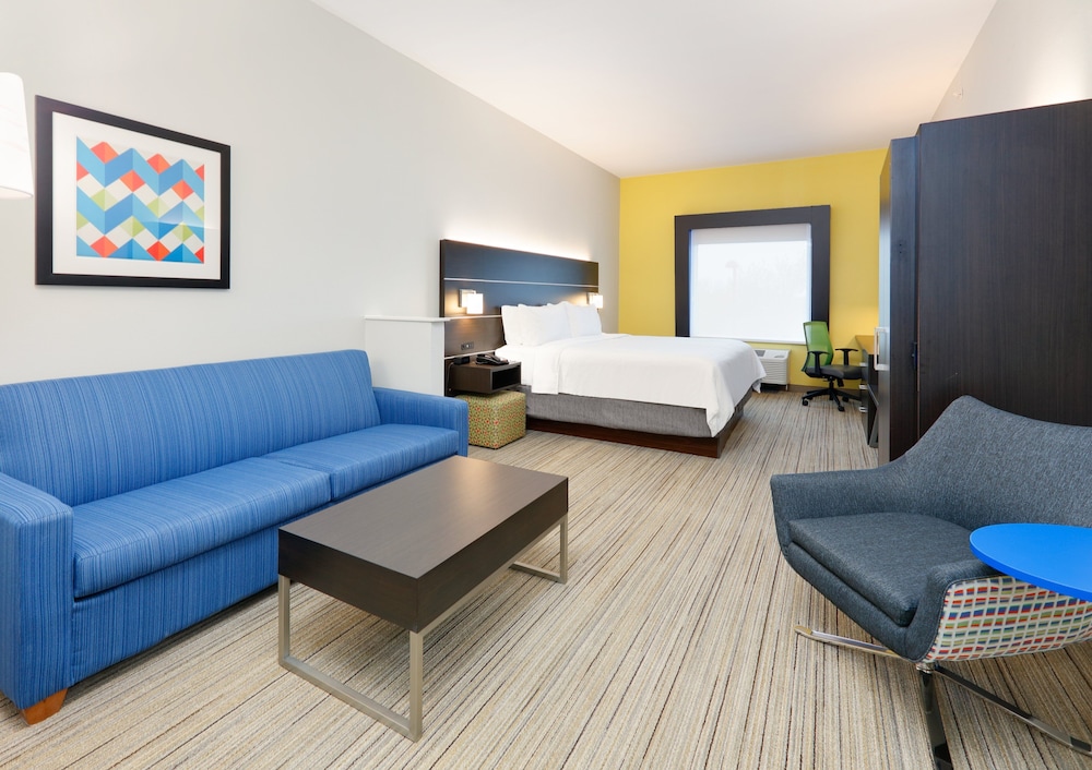 Holiday Inn Express Hotel Suites Cleburne 53/76