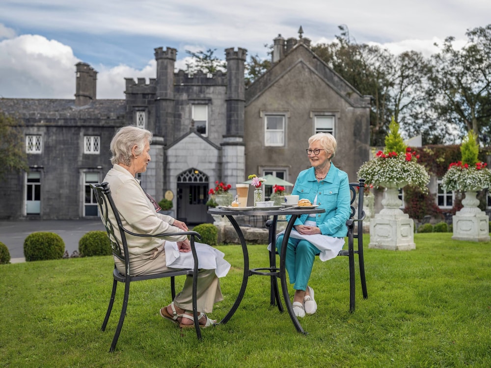 Abbey Hotel Roscommon 63/65