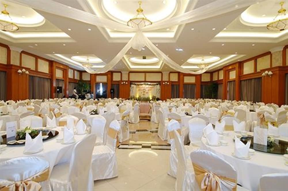 Long Beach Garden Hotel Pavilions 38/50