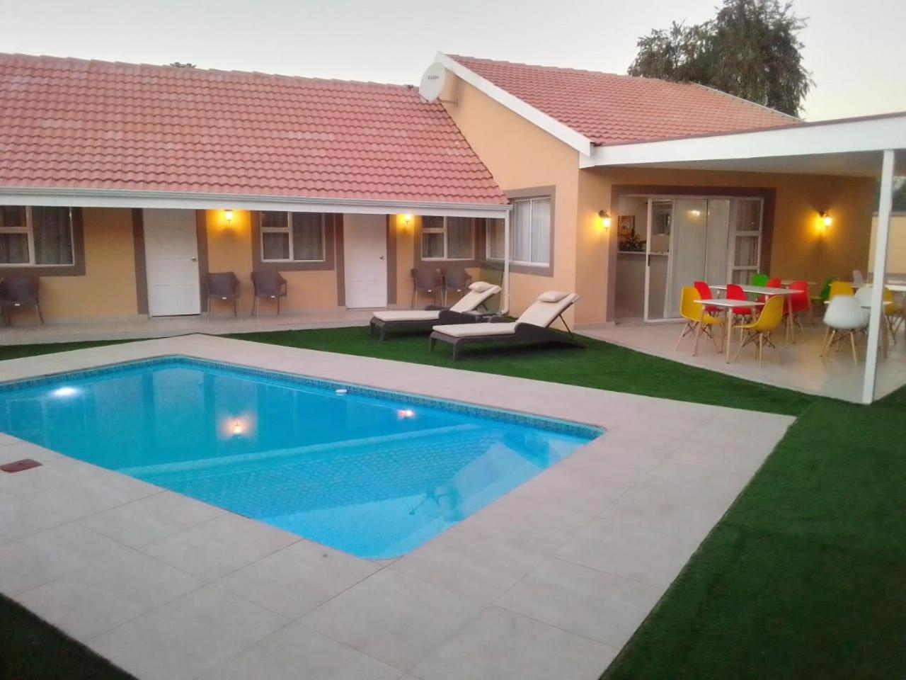 Benoni N12 Hotel 37/45