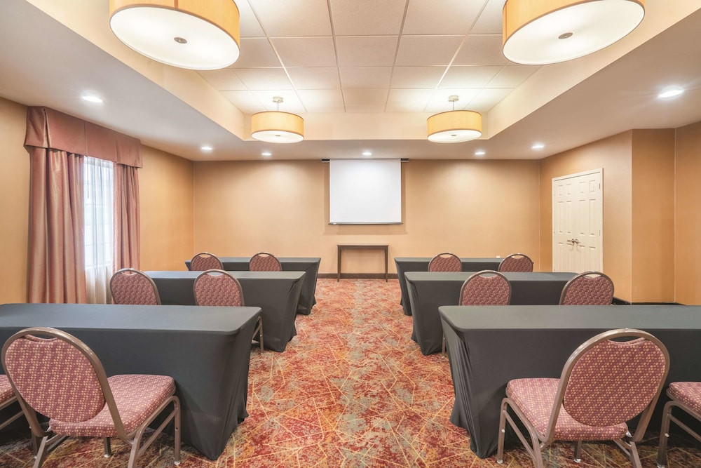 La Quinta Inn Suites Smyrna 39/45
