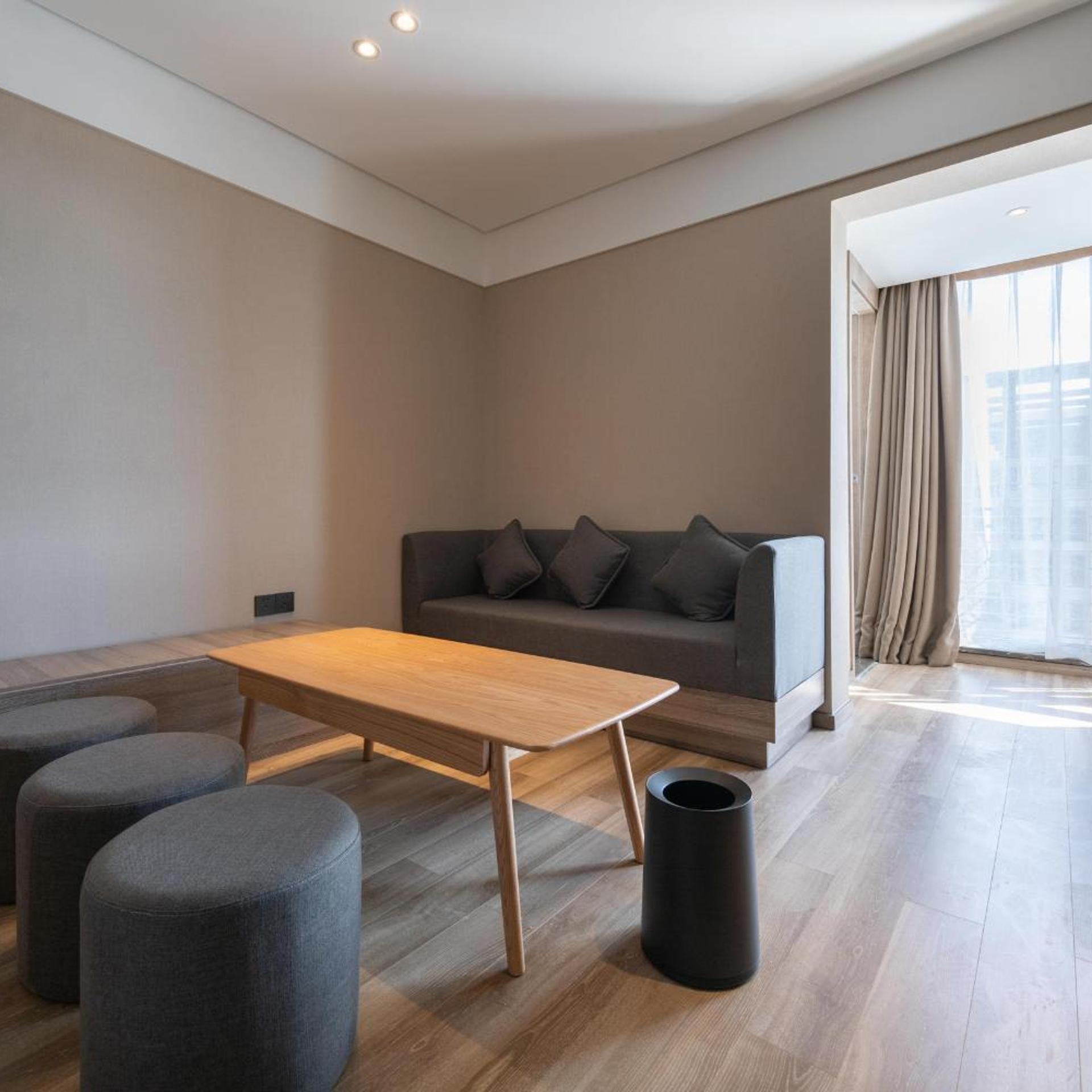 Atour Hotel Kunming South High Speed Railway Station University Town 42/56