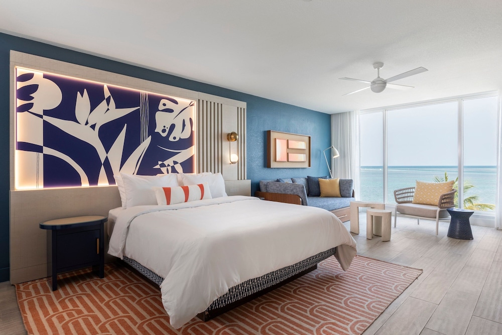 Junior Suite, King Bed, Ocean Front, Sofa