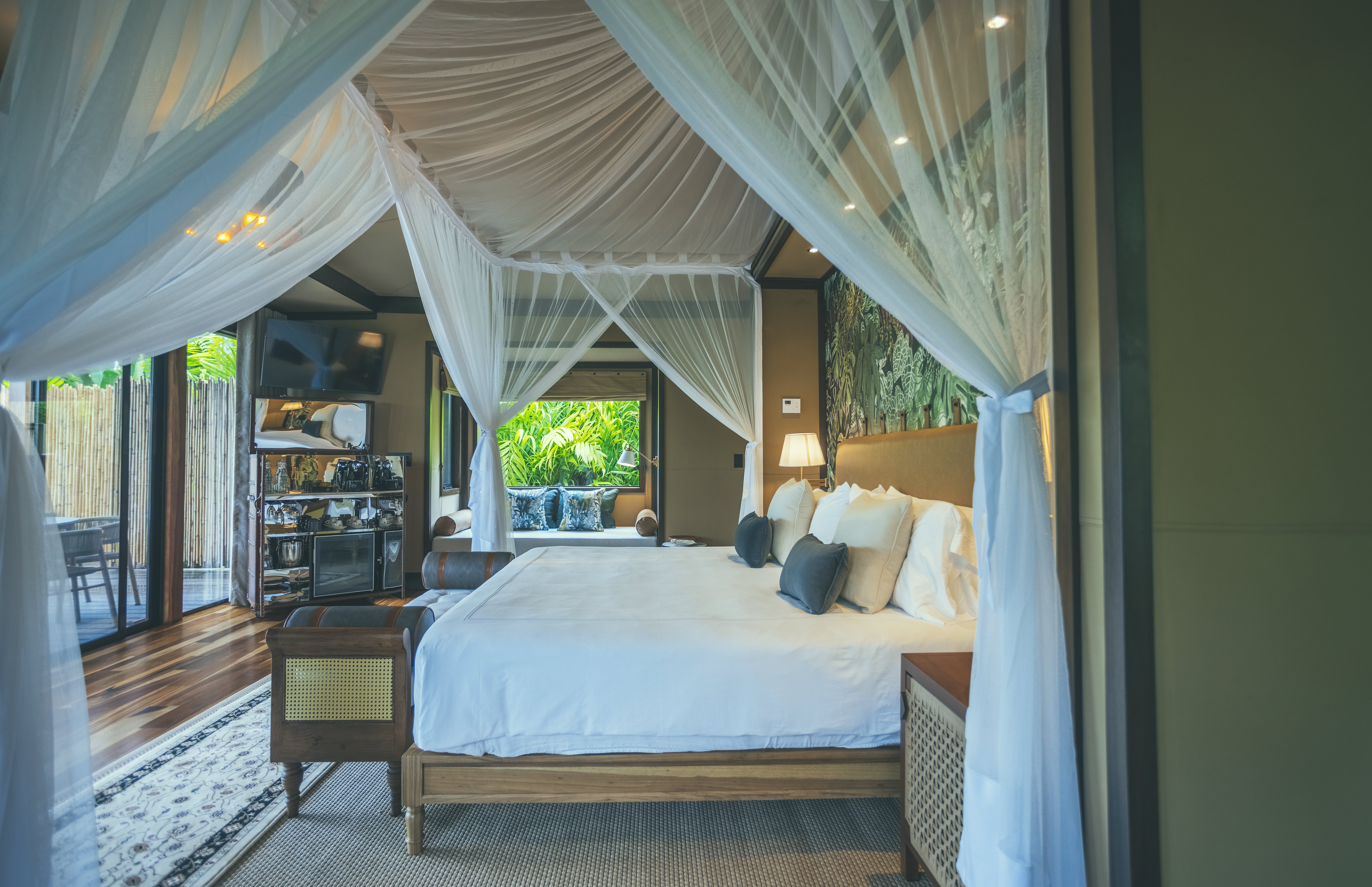 Grand, Tent