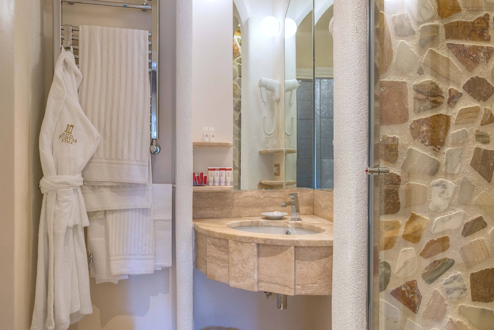 جناح جونيور بسرير كوين مع أريكة، Forum Hotel Rome 8/9