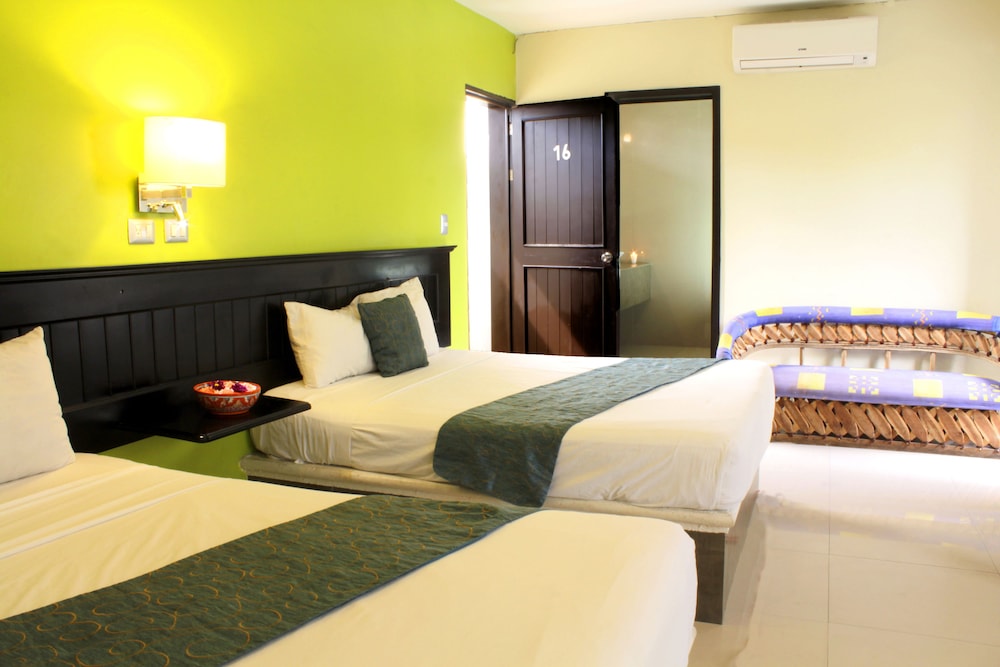 ROOM, TRIPLE