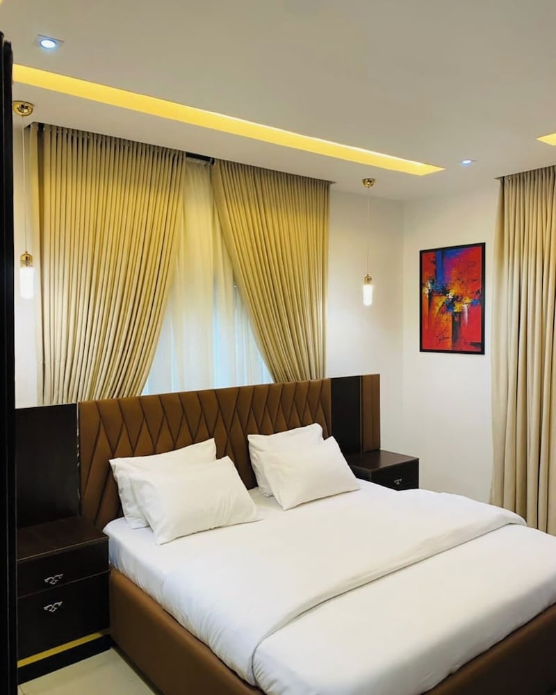 Adna Hotel 6/50